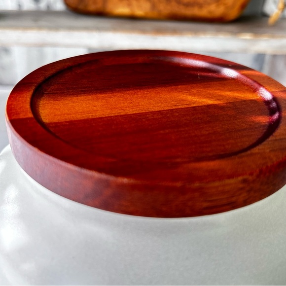 🌴Lovely Hearth and Hand 32oz Dry Goods Stoneware Jar with Wooden Lid - Picture 3 of 10